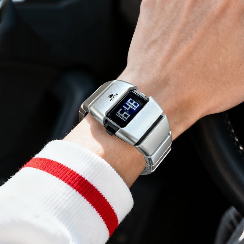 Digitale Armbanduhr im futuristischen Design – Ansicht 2