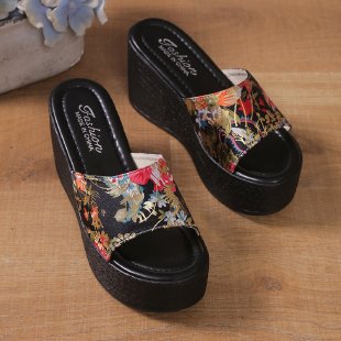 Keilabsatz-Sandalen mit Plateau