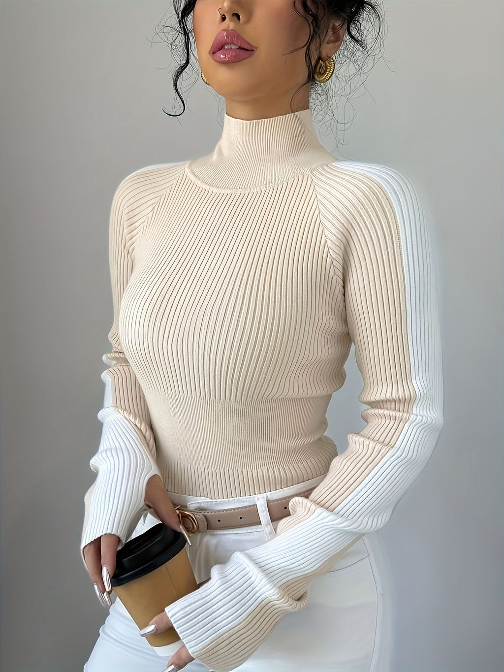 Eng anliegender Rollkragenpullover