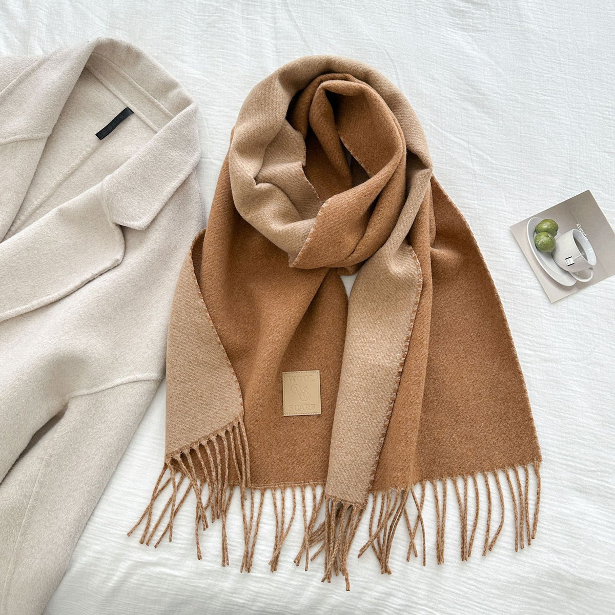 Doppelseitiger Wollschal mit Pailletten – Bild 15 | LuxeStyle