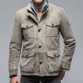 Freizeit-Herrenmantel mit Revers und vielen Taschen – Bild 6 | LuxeStyle