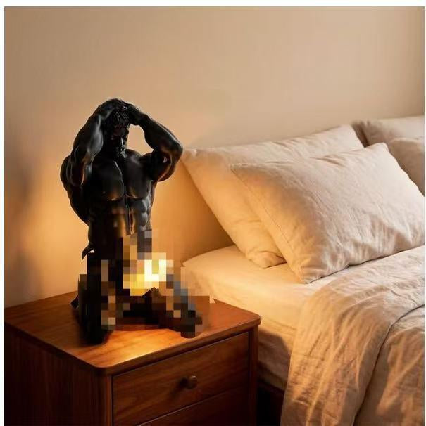 Muskelmann Schreibtischlampe aus PLA – Bild 2 | LuxeStyle
