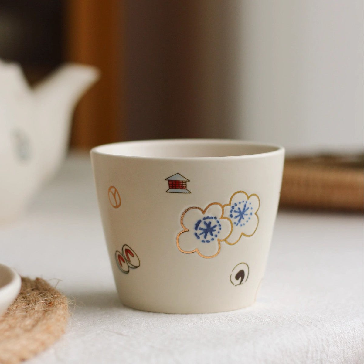 Japanisches Keramik-Geschirr- und Teeset – Bild 1 | LuxeStyle