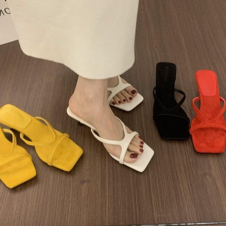 Französische Sandalen mit Kitten-Heel