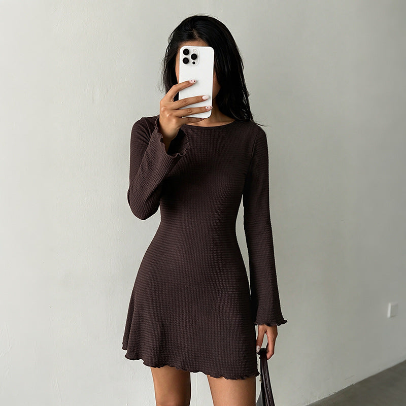Kurzkleid mit hohem Taillenschnitt und langen Ärmeln – Bild 5 | LuxeStyle