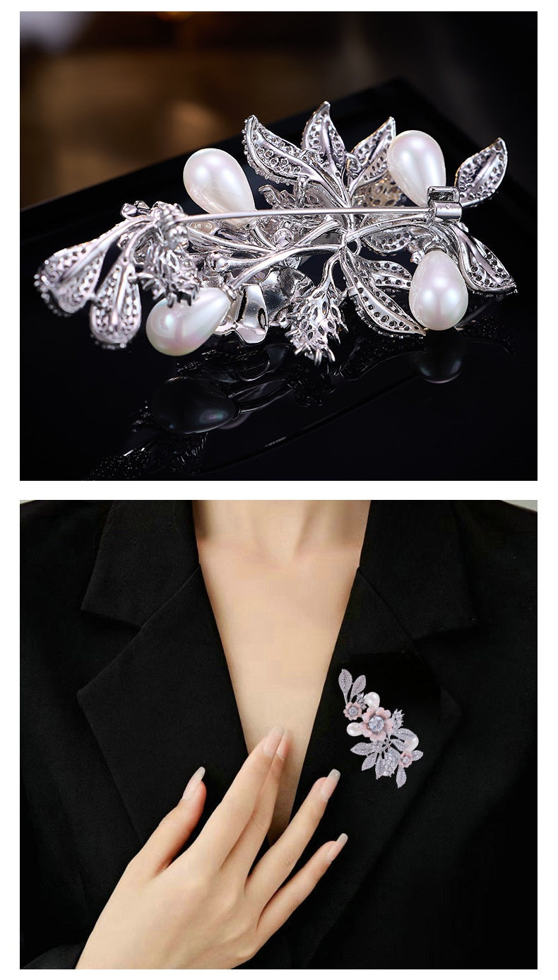 Silberne Blumen- und Perlenbrosche – Bild 3 | LuxeStyle