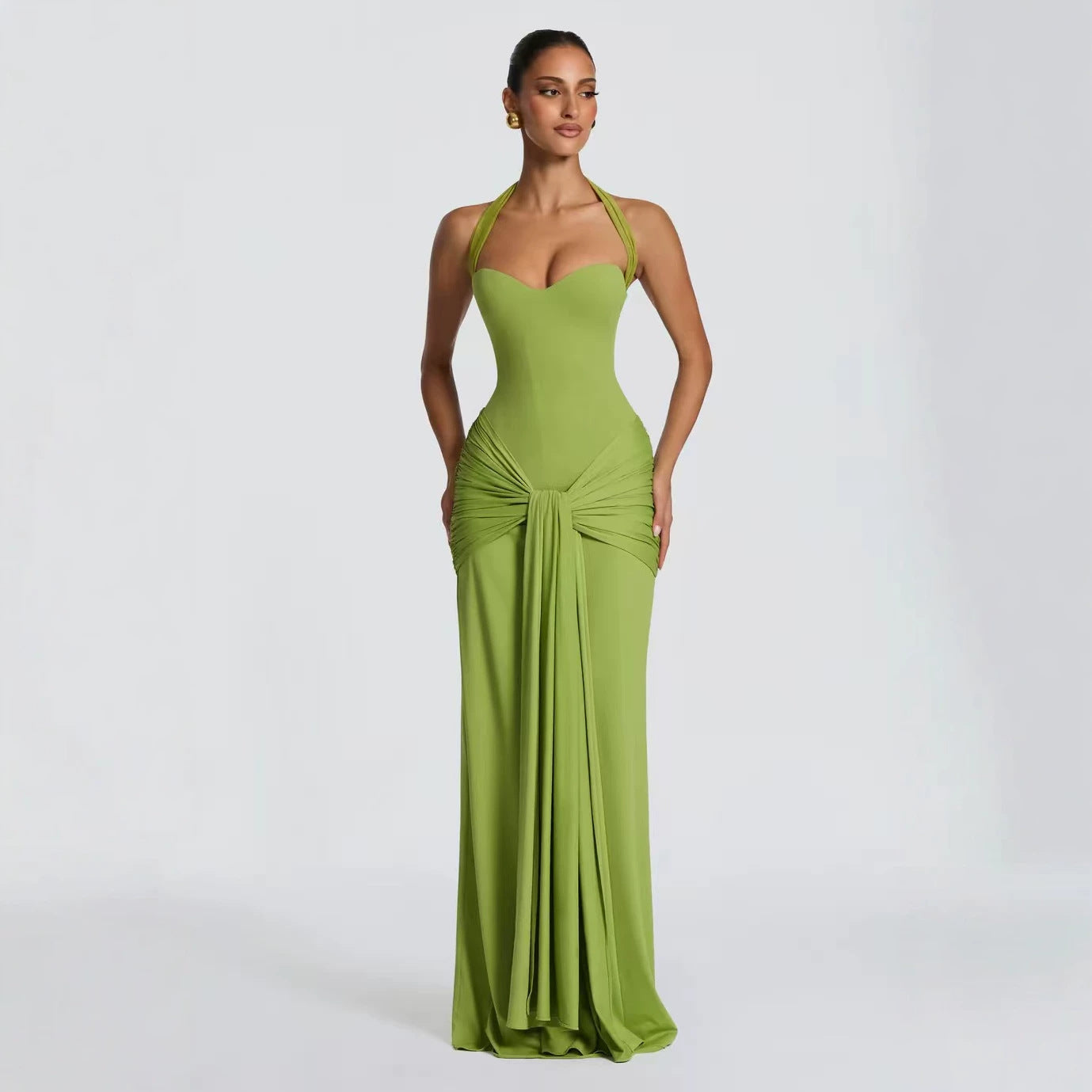 Plissiertes ärmelloses Kleid mit seitlicher Bindung
