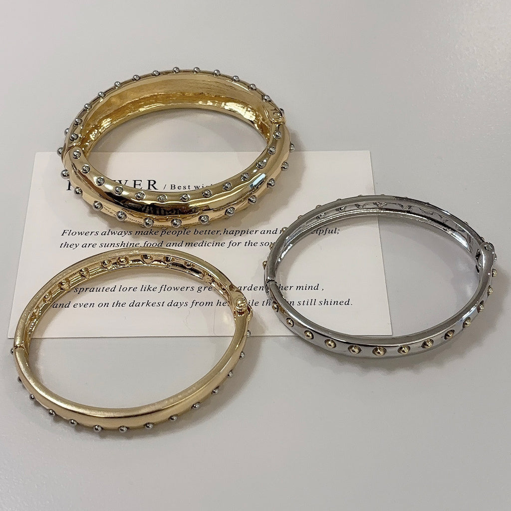 Vintage Dreifach-Armreif mit Nieten