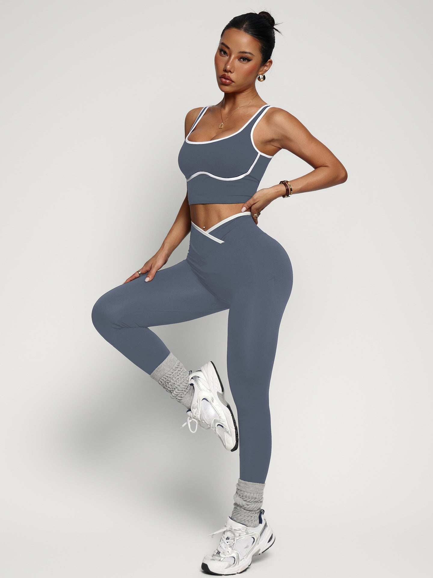 Sport-Outfit Set: BH, Tanktop & High-Waist Leggings