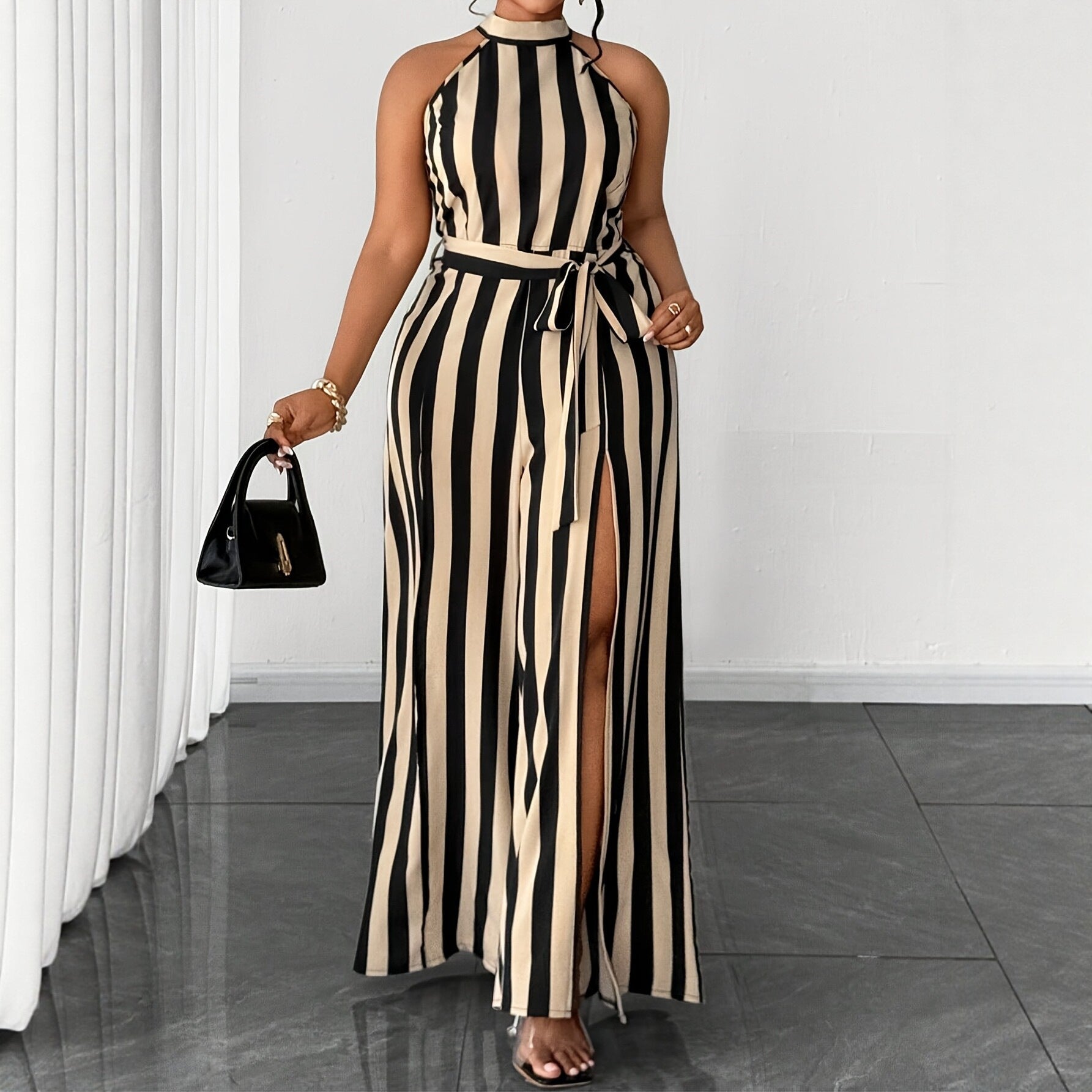 Eleganter gestreifter Neckholder-Jumpsuit
