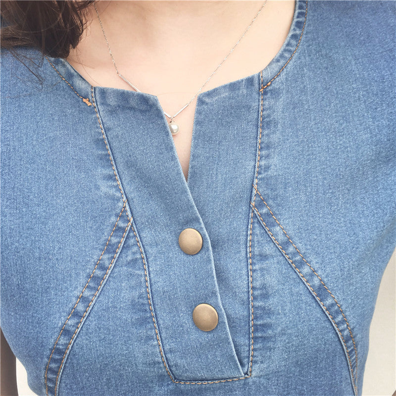 Figurbetonendes Denim-Midikleid mit kurzen Ärmeln – Bild 6 | LuxeStyle