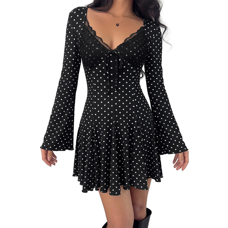 Schwarzes Mini-Kleid mit Spitze