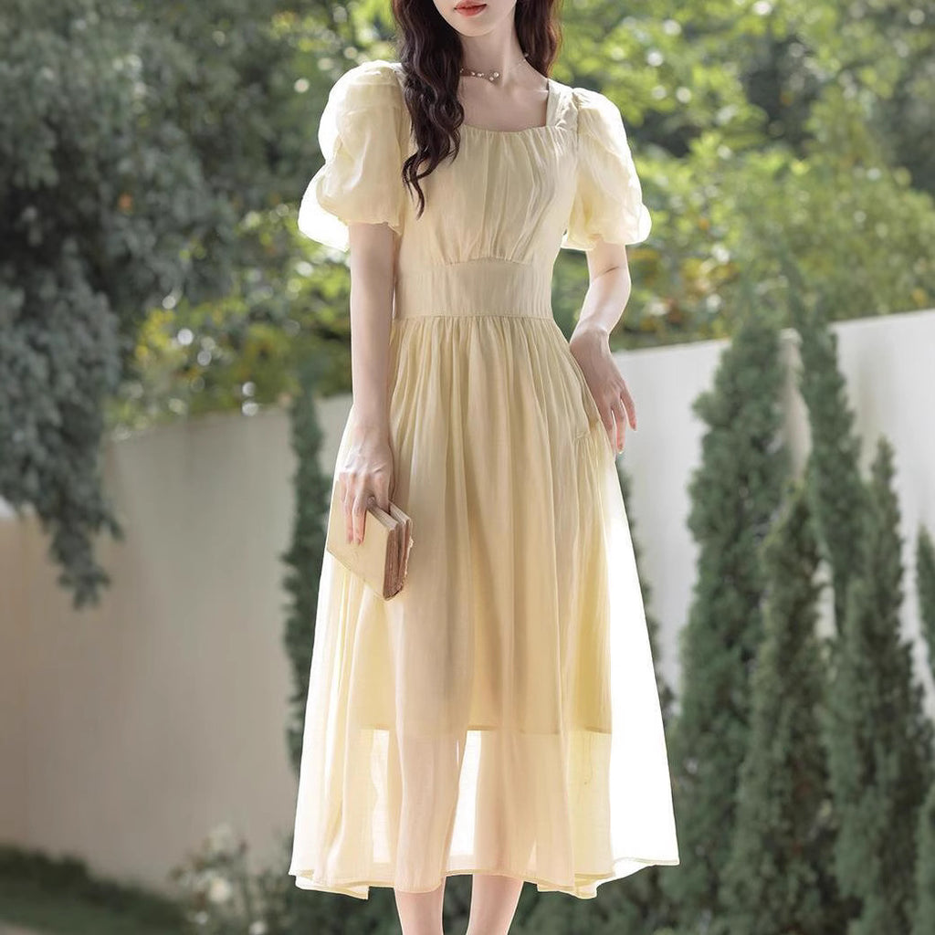 Beiges Kleid mit Puffärmeln & hoher Taille | LuxeStyle