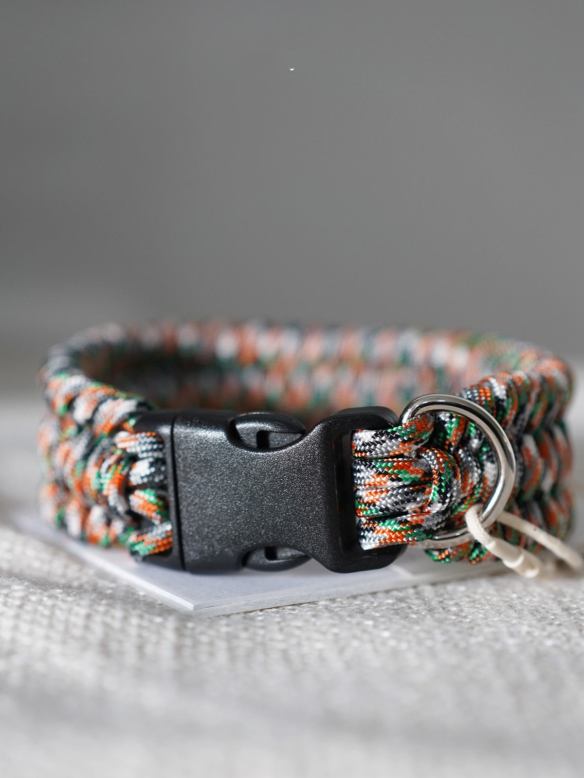 Halsband aus geflochtenem Schirmseil für Hunde – Bild 4 | LuxeStyle