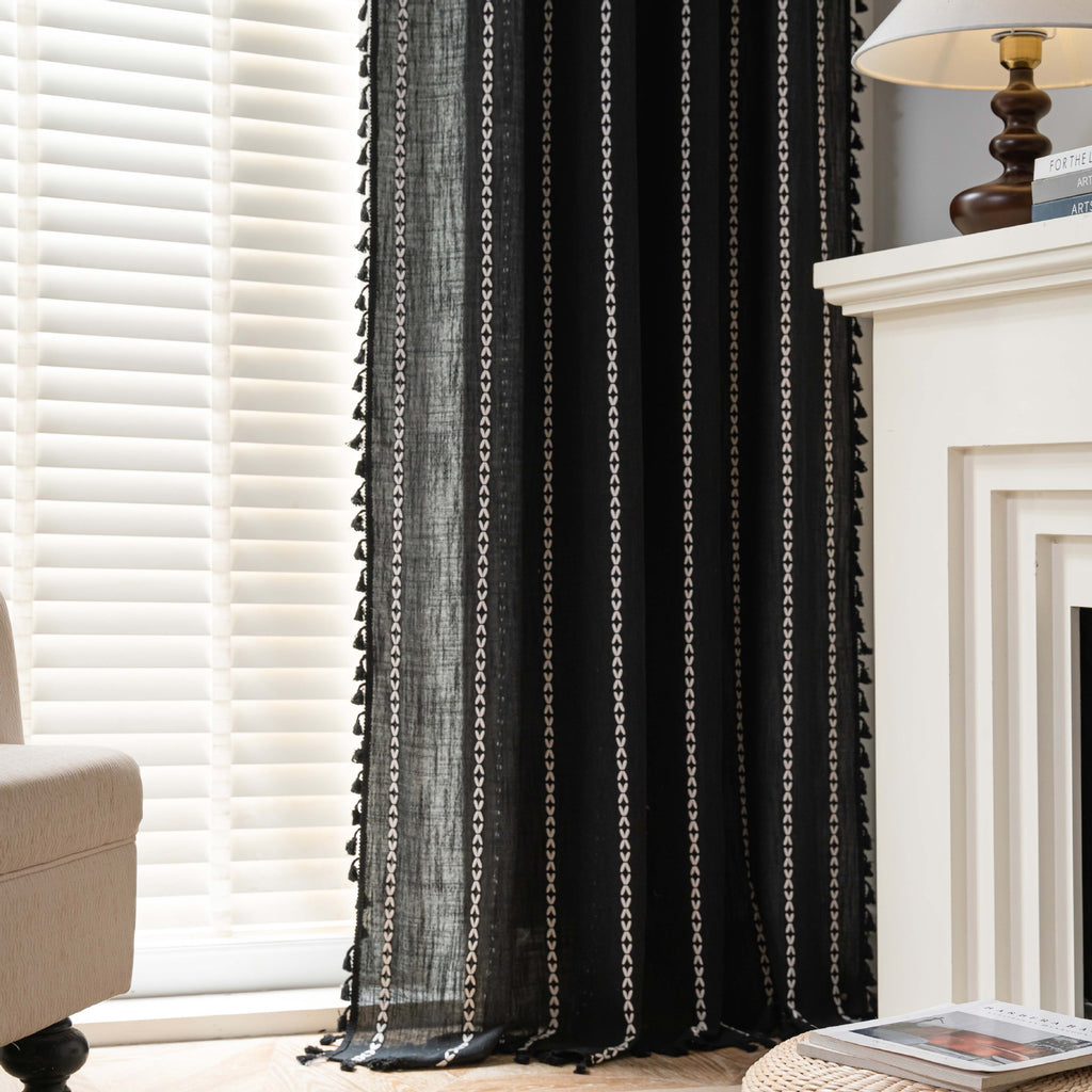 Schwarz-Weiß Jacquard-Vorhang mit Stangen
