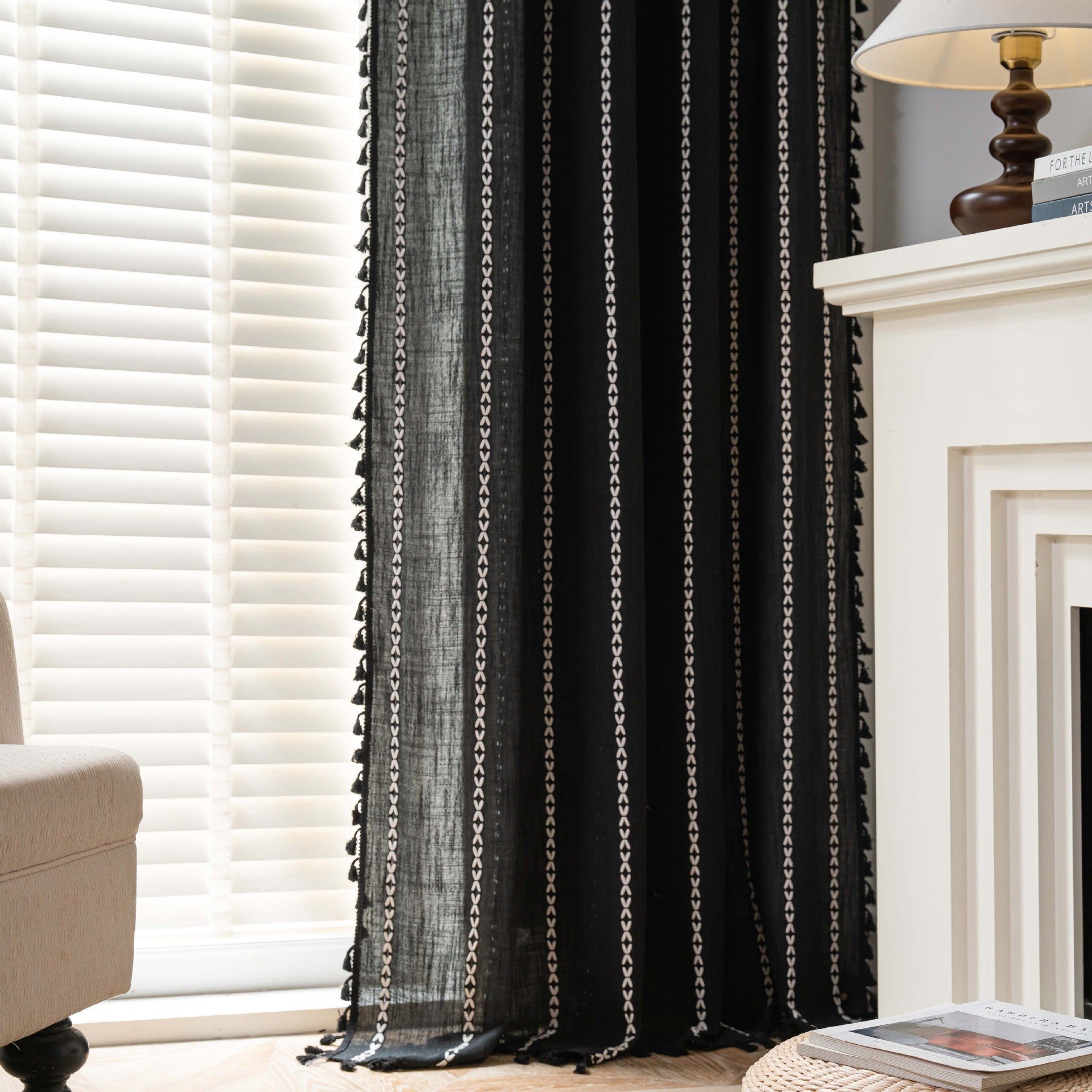 Schwarz-Weiß Jacquard-Vorhang mit Stangen