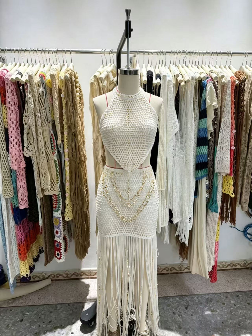 Handgeknüpftes Hohl-Tassel-Halter-Kleid – Bild 8 | LuxeStyle