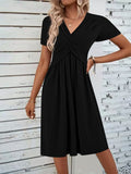 Sommerkleid mit V-Ausschnitt und Kapuze – Bild 8 | LuxeStyle