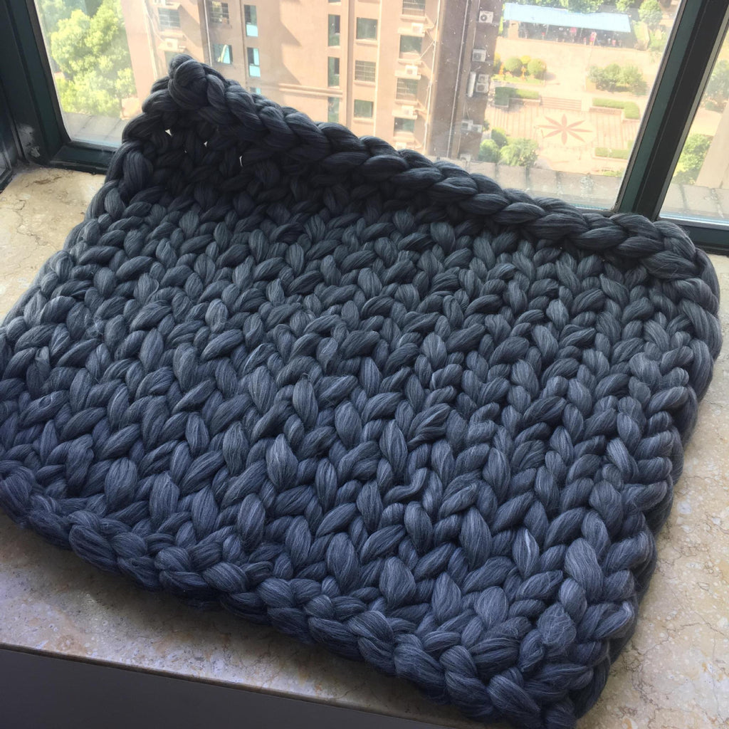 Merino Wolldecke, handgestrickt mit extra-dickem Garn