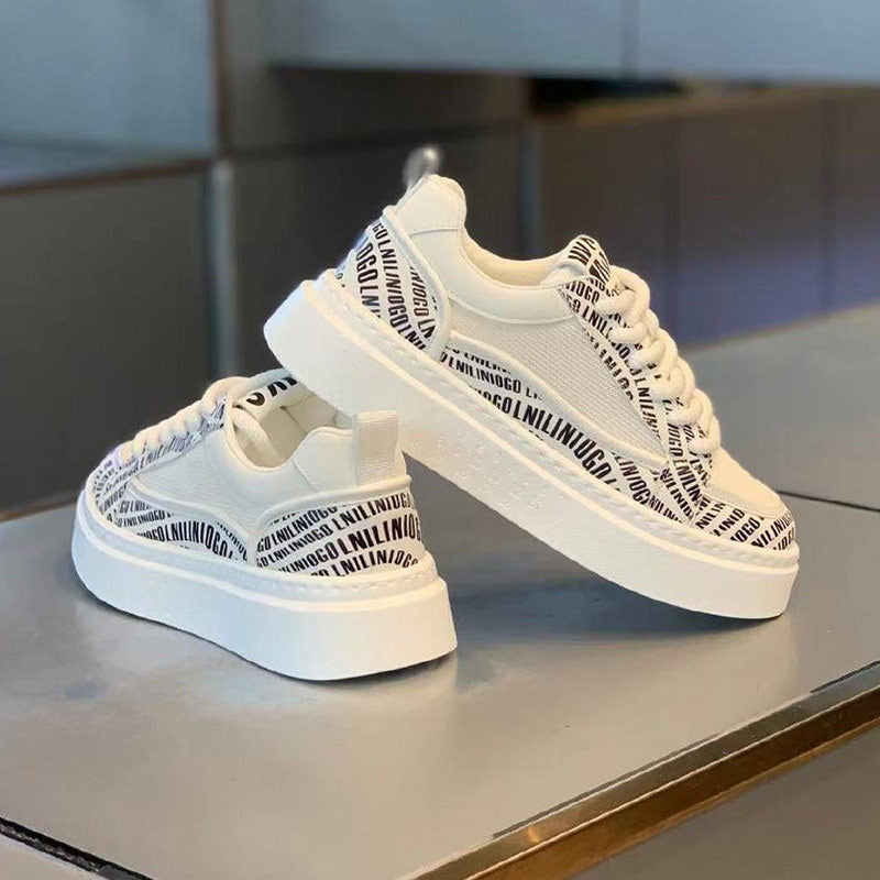 Atmungsaktiver Sneaker mit dicker Sohle