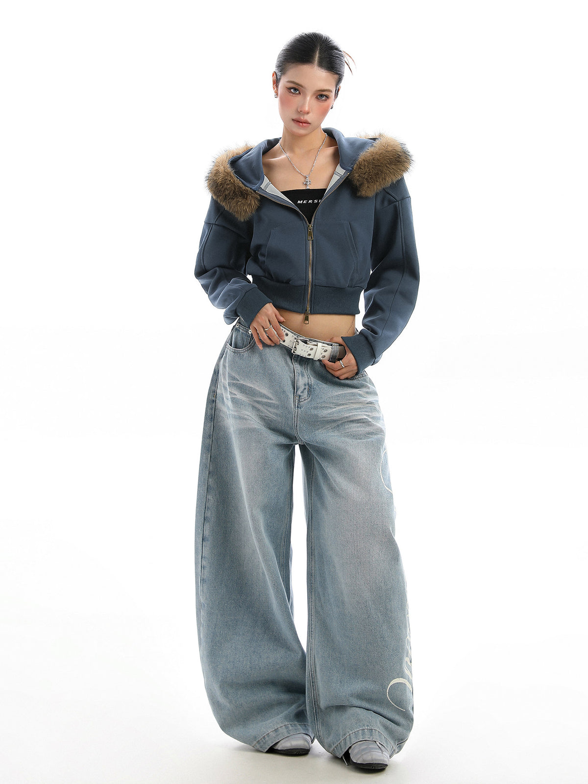 Kurze Kapuzenjacke mit Fellkragen – Bild 4 | LuxeStyle