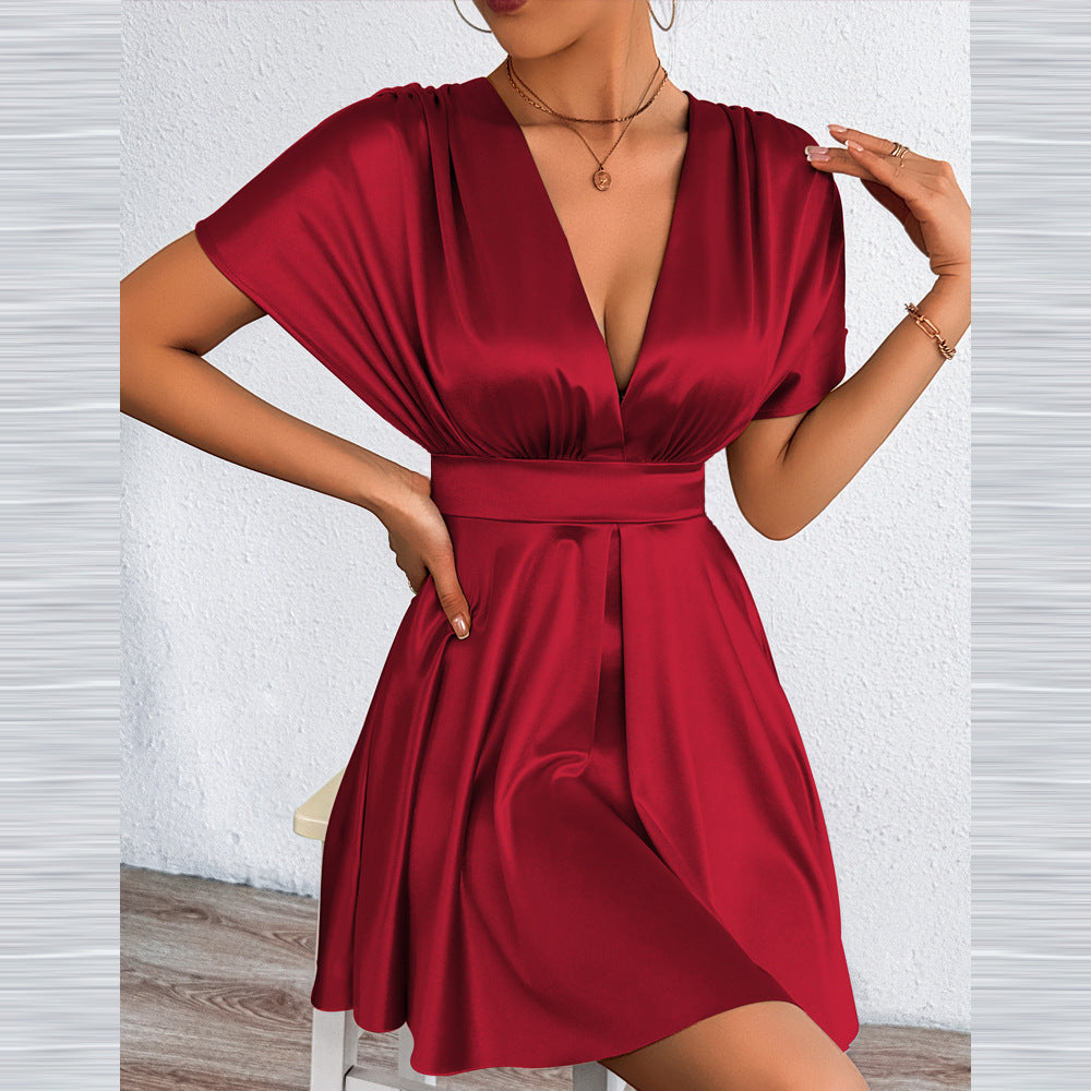 Elegantes Satin-Minikleid mit V-Ausschnitt – Bild 3 | LuxeStyle