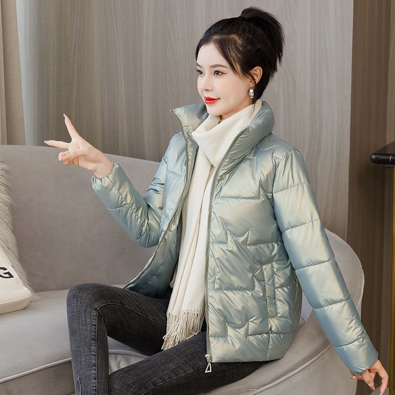 Kurze Stehkragen-Pufferjacke für Damen