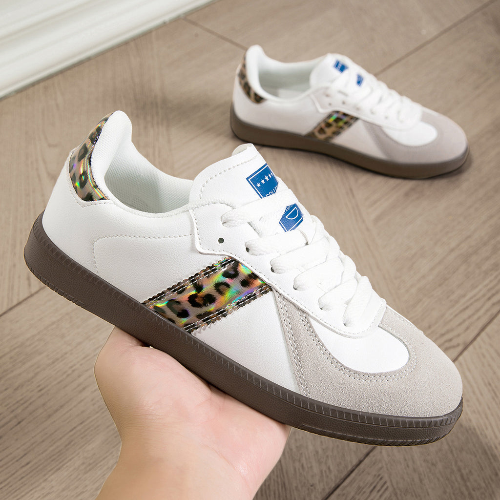 Sneaker mit Leoparden-Print und Schnürung