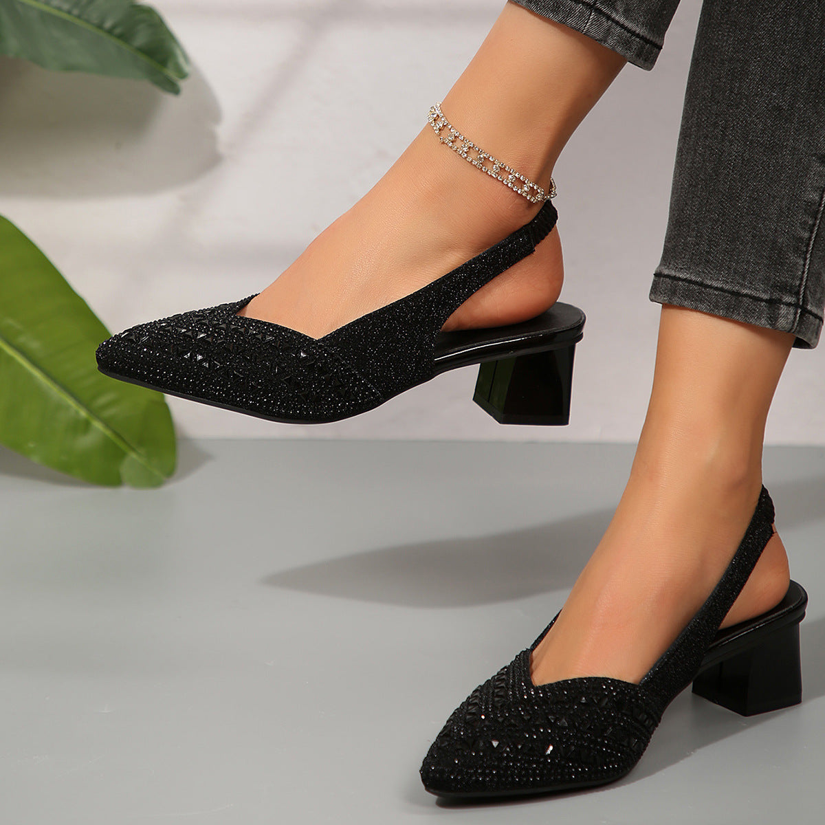 Champagner Pumps mit Metallverzierungen – Bild 1 | LuxeStyle