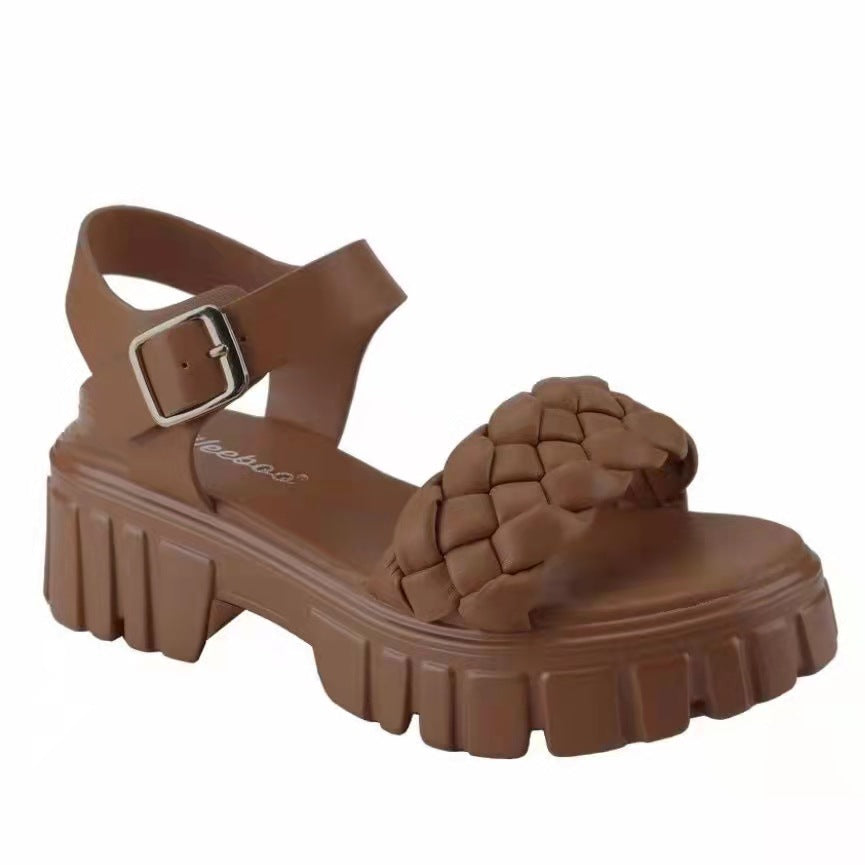 Sandalen mit Riemen und Schnalle – Bild 10 | LuxeStyle