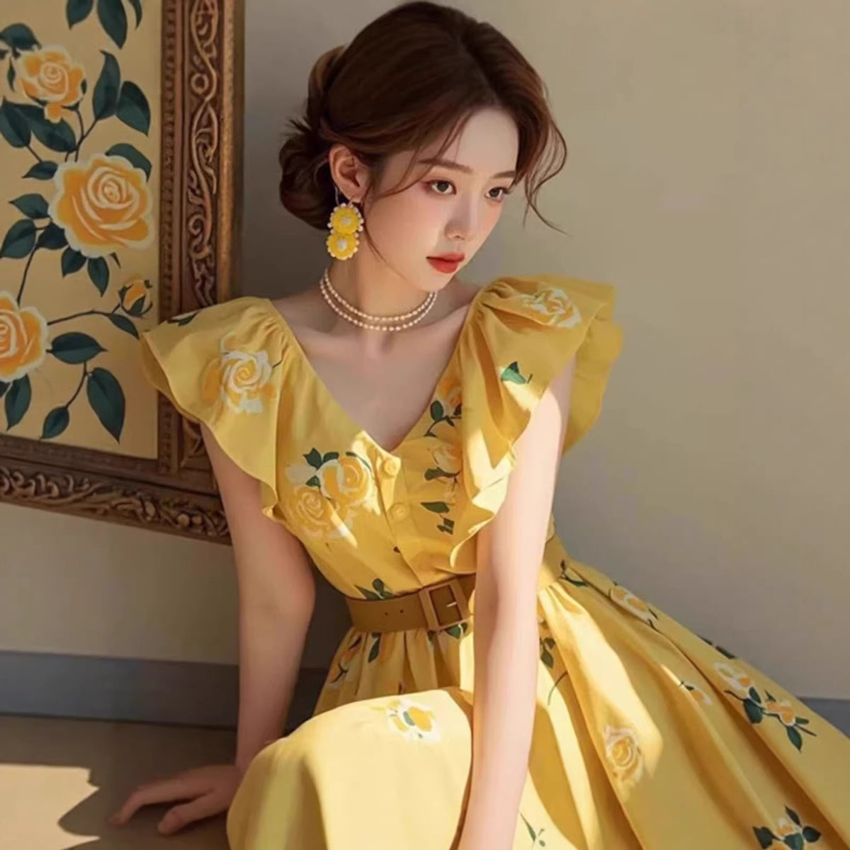Gelbes Midikleid mit Rosenmuster und Puffärmeln – Bild 4 | LuxeStyle