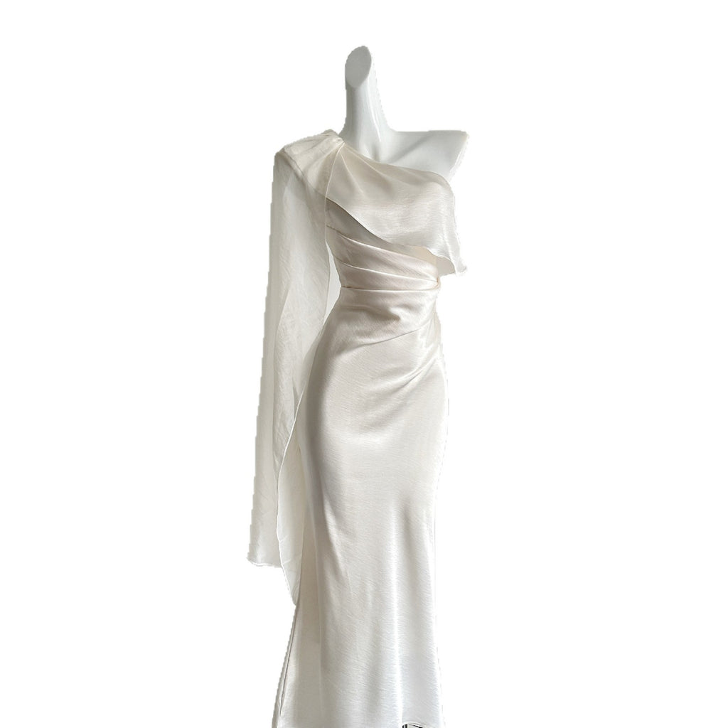 Weisses Satin Off-Shoulder Maxikleid – Bild 6 | LuxeStyle
