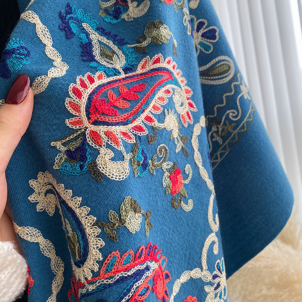 Schal mit Ethno-Muster – Bild 5 | LuxeStyle
