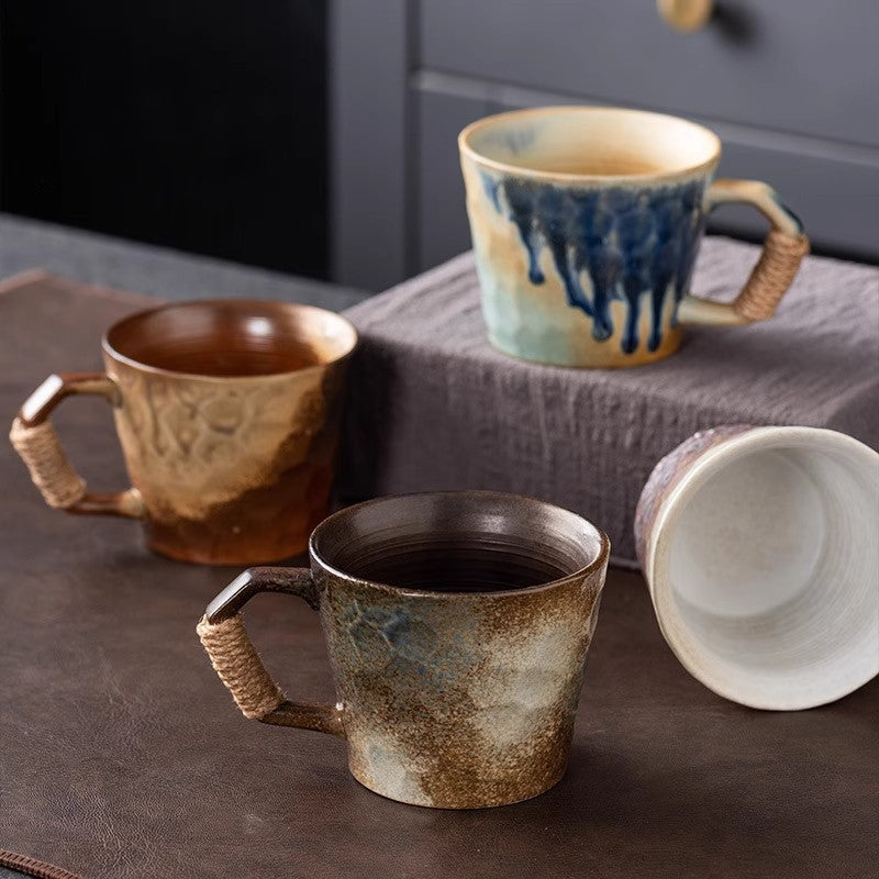 Keramikbecher im japanischen Stil