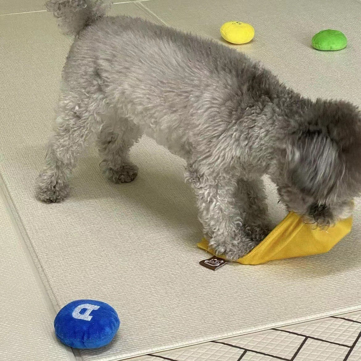 Plüsch-Spielzeug mit M&M-Farben – Bild 3 | LuxeStyle
