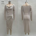 Samtkleid mit langen Ärmeln und Schlitz