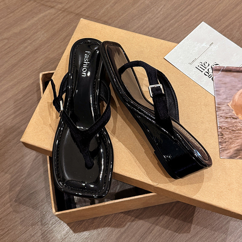 Keile Sandalen mit eckiger Zehenpartie