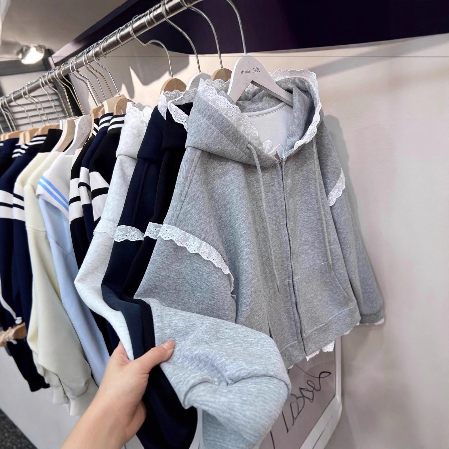 Damen-Cardigan mit Spitze und Reissverschluss
