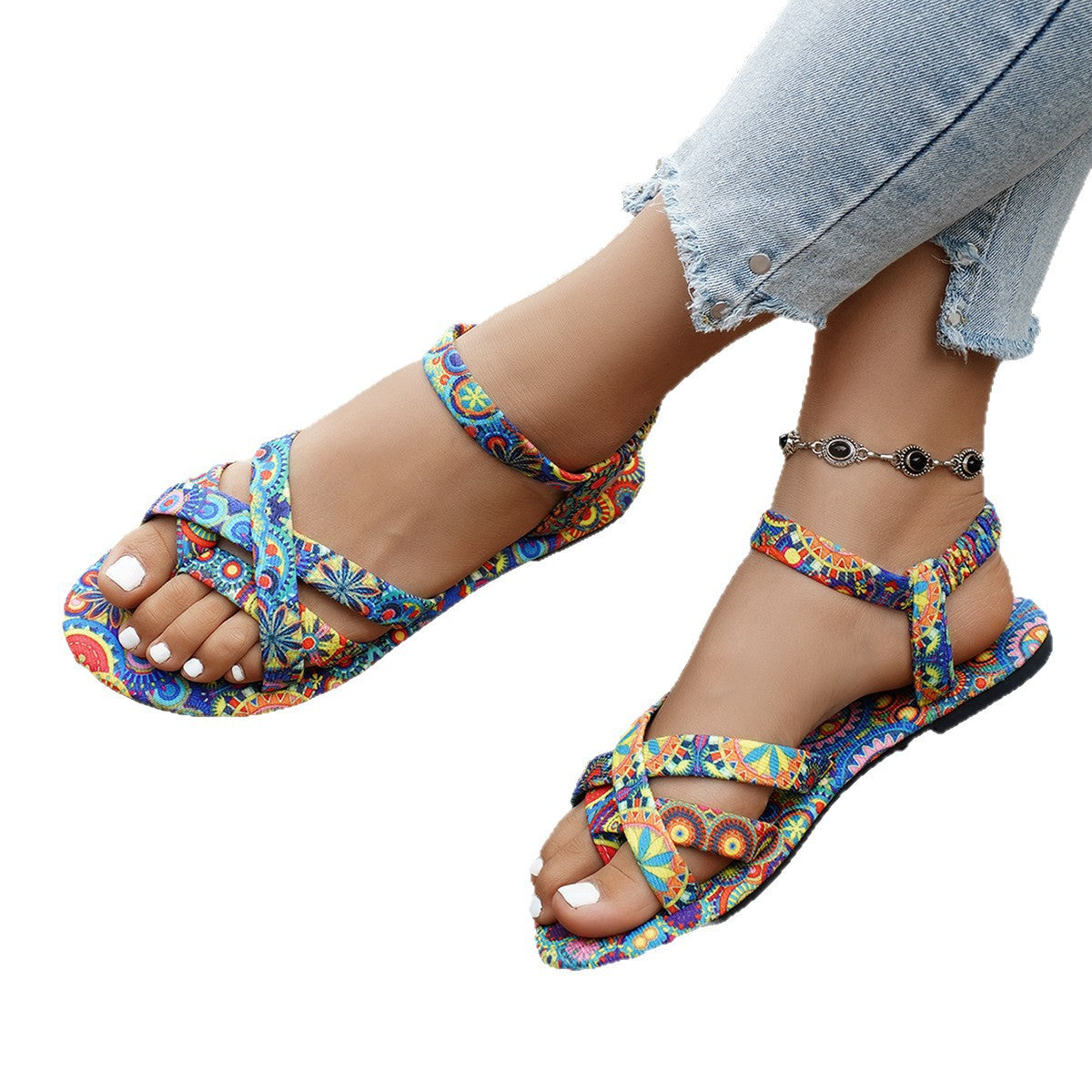 Flache Rattan-Sandalen mit Ethno-Print | LuxeStyle