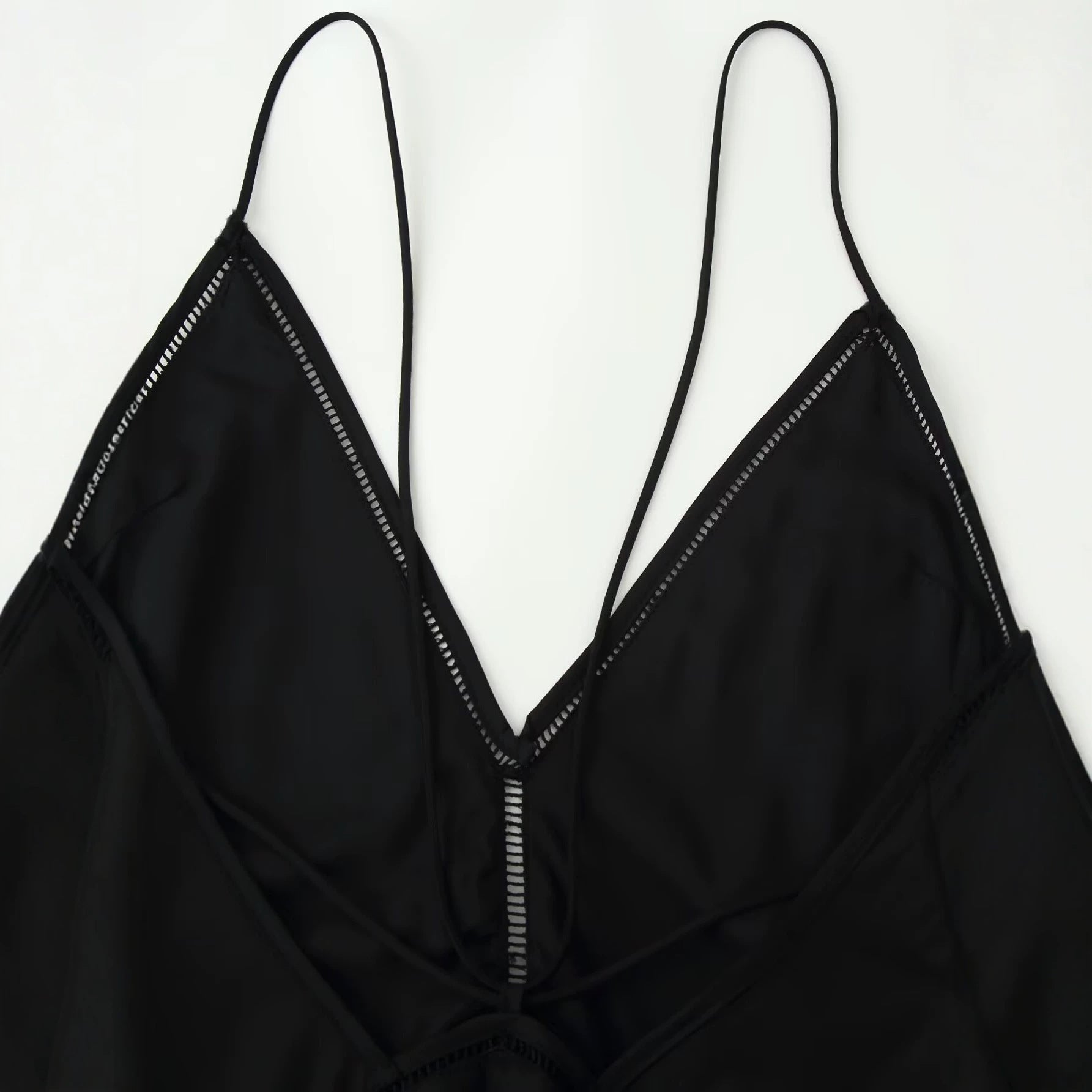 Einfarbiges V-Ausschnitt-Rückenfreies Spitzendress