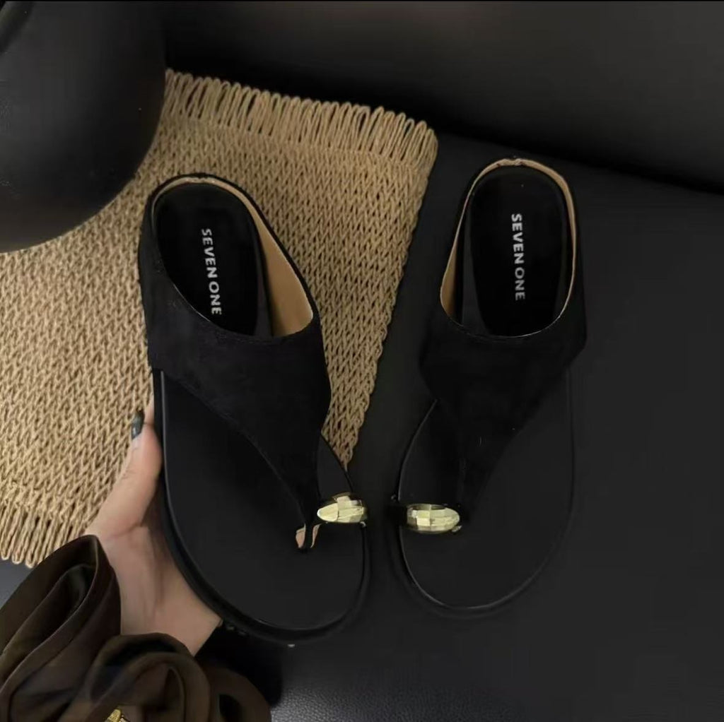 Minimalistische Wildleder-Flip-Flops