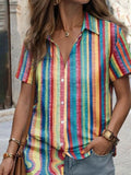 Gestreifte Retro-Bluse mit Blumenmuster