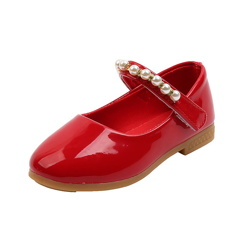Mädchenlederschuhe mit Perlenverschluss und weicher Sohle