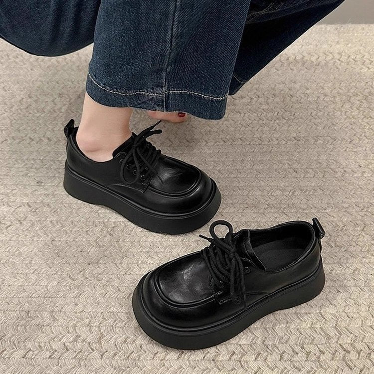 Schwarze Schnürschuhe aus Leder