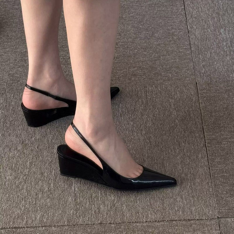 Spitze Slingback-Pumps mit Schnalle