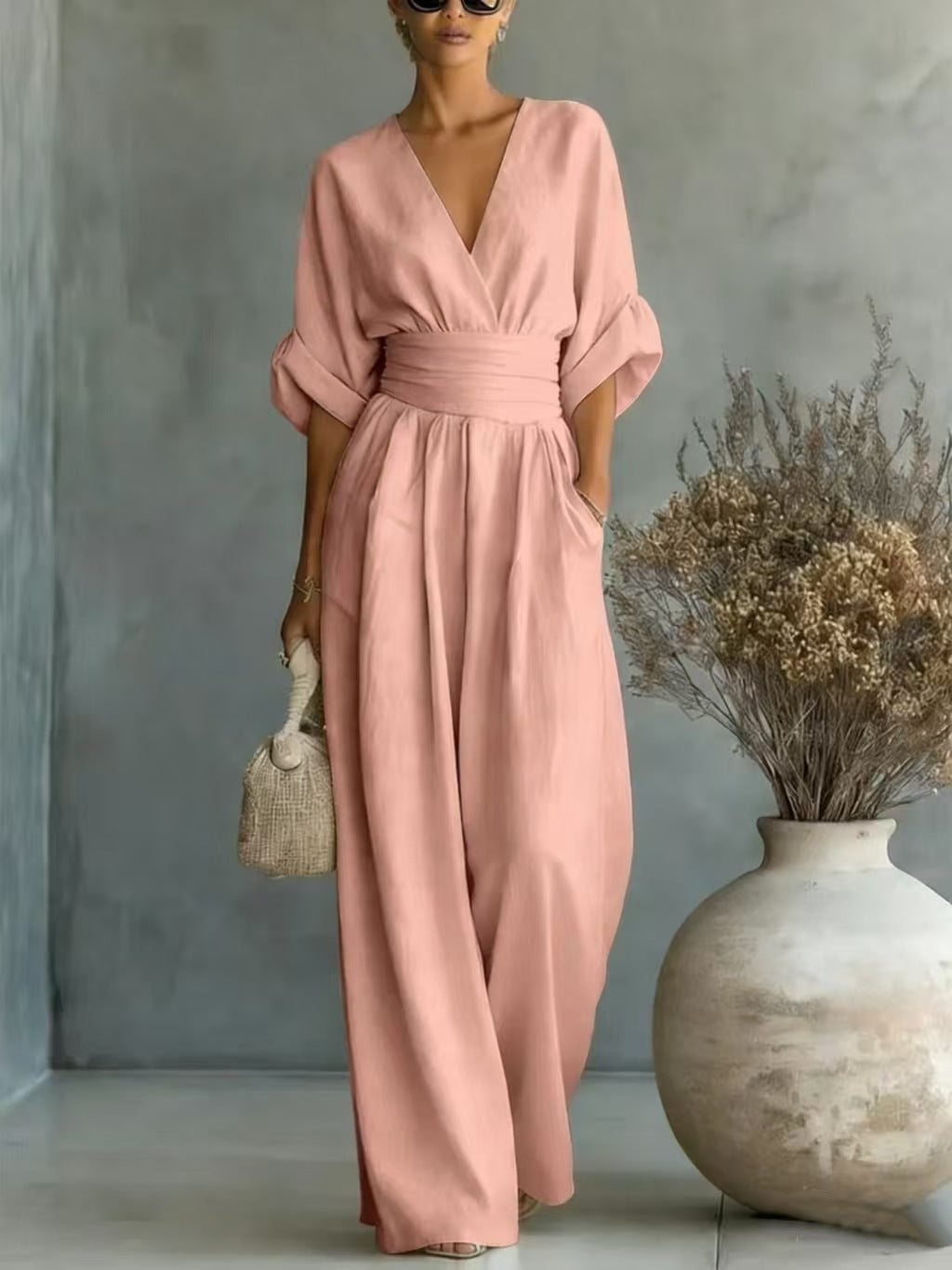 Eleganter Jumpsuit mit V-Ausschnitt