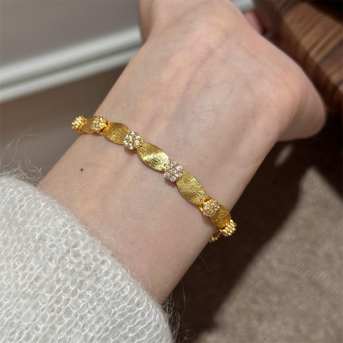 Satinband-Armband aus vergoldetem Messing | LuxeStyle
