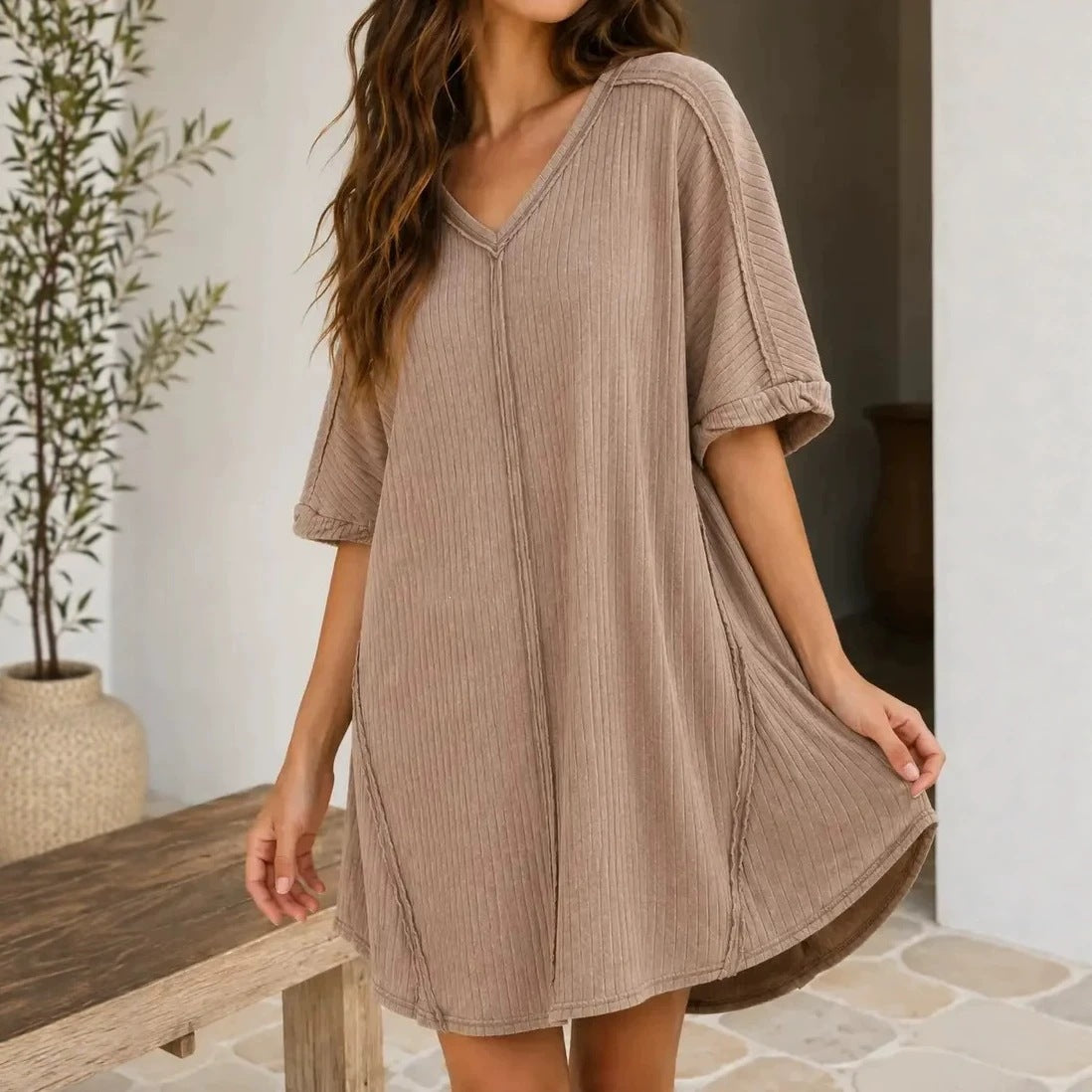 Kurzes V-Neck Kleid im Loose-Fit – Bild 5 | LuxeStyle