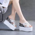 Keilsandalen mit Strass und Plateau – Bild 6 | LuxeStyle