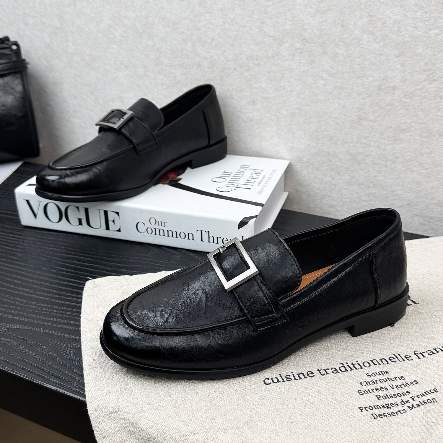 Leder-Slipper mit Metallschnalle